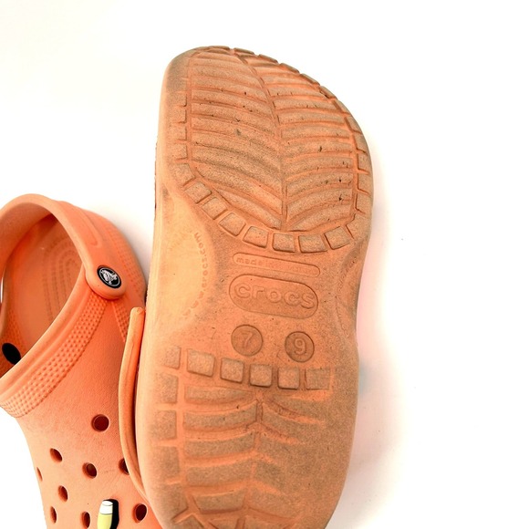 Crocs Classic Clog Slip-On Melon Peach Coral Wine Glass Charm Womens Size 7 - Picture 3 of 5